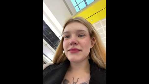Media: honey___hot Stripchat 2024-10-11 14:35:00