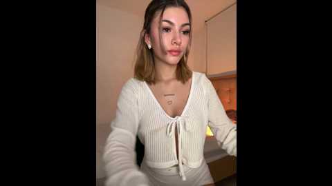 Media: your_honeey Stripchat 2024-10-11 01:05:00