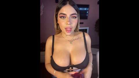 Media: miawhitepink_ Stripchat 2024-10-12 07:00:00