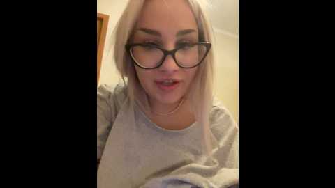 Media: charming_evaa Stripchat 2024-10-13 16:00:00