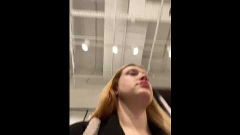 Media: honey___hot Stripchat 2024-10-13 14:42:00