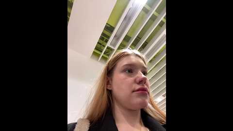 Media: honey___hot Stripchat 2024-10-13 15:40:00