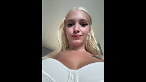 Media: milkyy_wway Stripchat 2024-10-13 09:19:00
