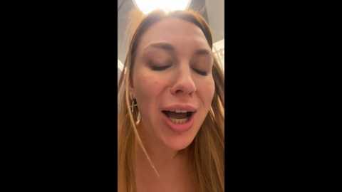 Media: sweet___emily Stripchat 2024-10-13 18:46:00