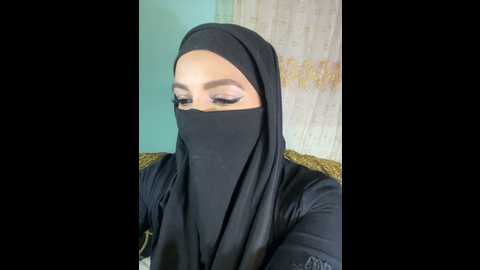 Media: zeynep_lahsen Stripchat 2024-10-13 12:50:00