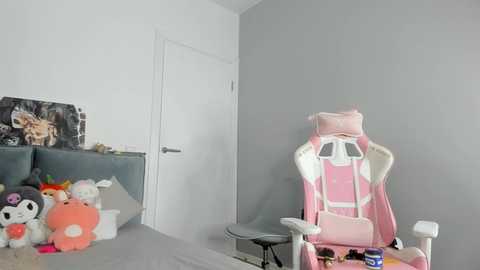 Media: dolly_ll Stripchat 2024-10-14 18:56:00