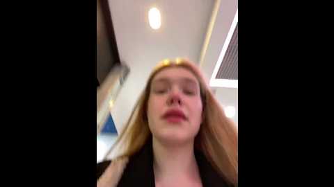 Media: honey___hot Stripchat 2024-10-14 13:39:00
