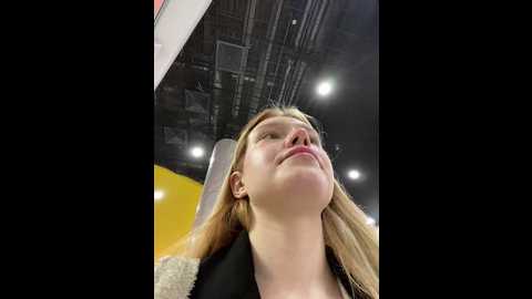Media: honey___hot Stripchat 2024-10-14 16:54:00