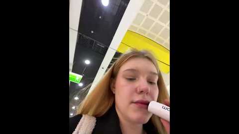 Media: honey___hot Stripchat 2024-10-14 18:23:00