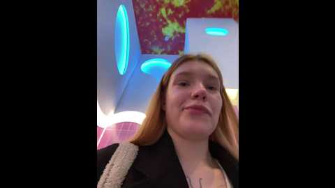 Media: honey___hot Stripchat 2024-10-14 18:27:00