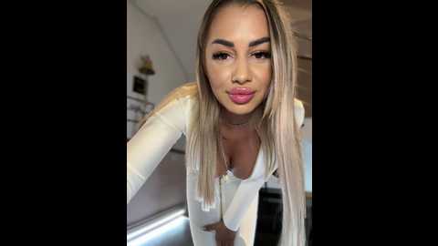 Media: kirstievegas Stripchat 2024-10-14 19:33:00