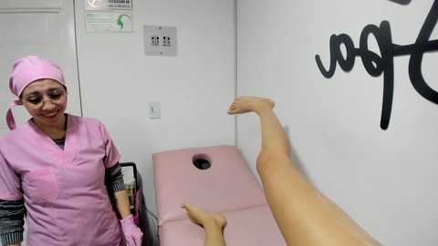 Media: sara_fun Stripchat 2024-10-14 03:18:00