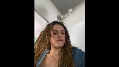 Media: alana15 Stripchat 2024-10-15 21:59:00