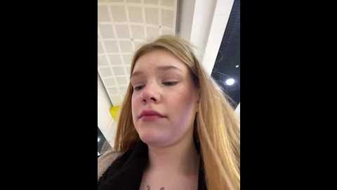 Media: honey___hot Stripchat 2024-10-15 18:30:00