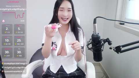 Media: meow_s2 Stripchat 2024-10-15 03:02:00