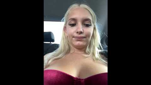 Media: milkyy_wway Stripchat 2024-10-15 08:13:00
