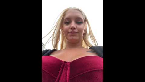 Media: milkyy_wway Stripchat 2024-10-15 10:00:00