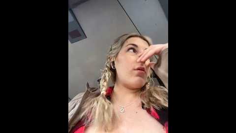 Media: mommmyyummy Stripchat 2024-10-15 07:43:00