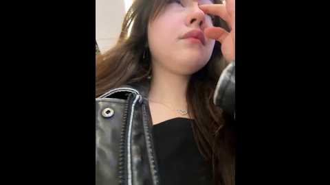 Media: peachy_dream Stripchat 2024-10-15 16:47:00