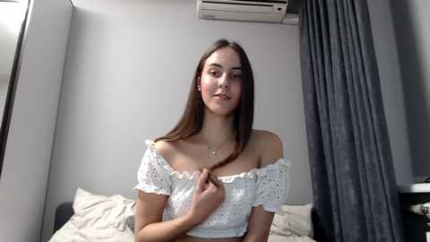 Media: sierrasky_ Stripchat 2024-10-15 18:50:00