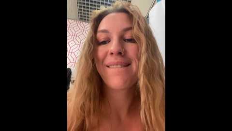 Media: sweet___emily Stripchat 2024-10-15 15:33:00