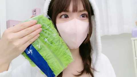 Media: _minami_ Stripchat 2024-10-16 16:02:00
