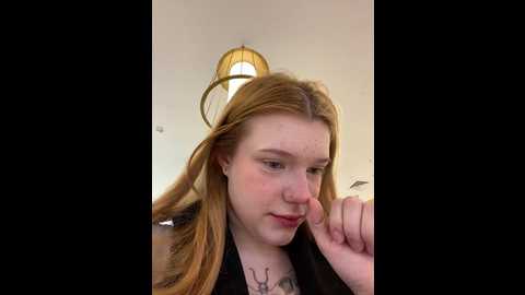 Media: honey___hot Stripchat 2024-10-16 10:20:00