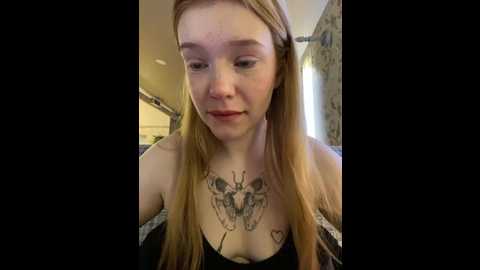 Media: honey___hot Stripchat 2024-10-16 11:40:00