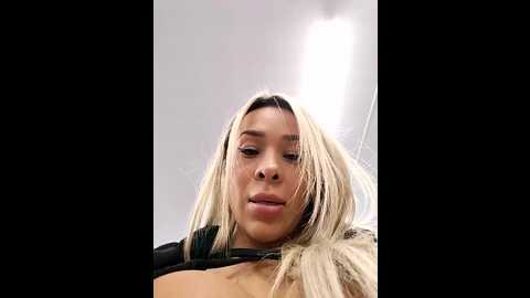 Media: amywillss Stripchat 2024-10-17 17:32:00