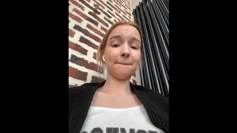 Media: baby_tiny Stripchat 2024-10-17 14:07:00