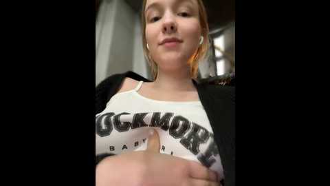 Media: baby_tiny Stripchat 2024-10-17 20:11:00