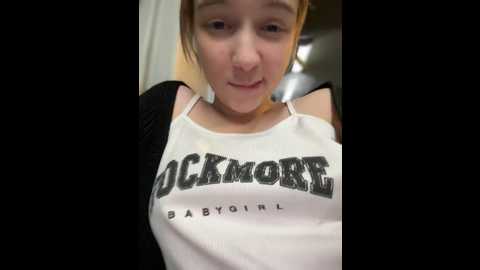 Media: baby_tiny Stripchat 2024-10-17 20:26:00