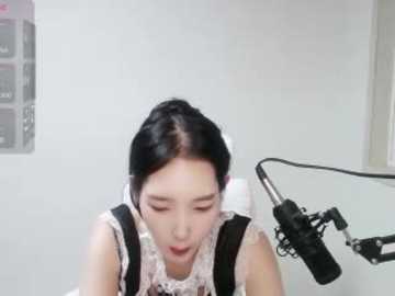 Media: meow_s2 Stripchat 2024-10-17 09:15:00
