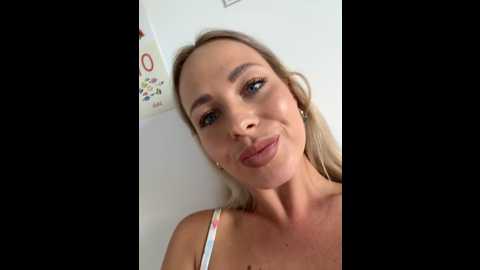 Media: streetdoll Stripchat 2024-10-17 15:59:00
