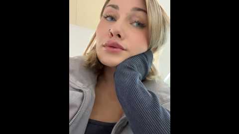 Media: baby_brownie Stripchat 2024-10-18 15:00:00