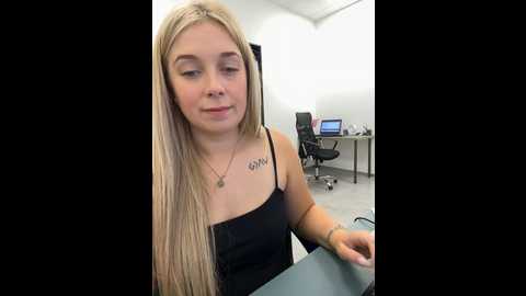 Media: cherryauroraa Stripchat 2024-10-18 20:14:00