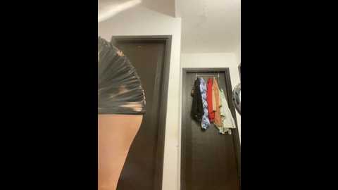 Media: hot_sarah_arab Stripchat 2024-10-18 04:08:00