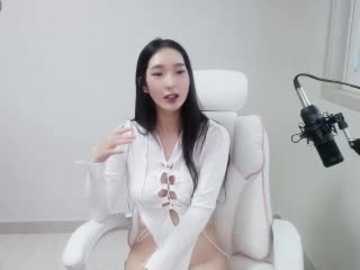 Media: meow_s2 Stripchat 2024-10-18 07:10:00