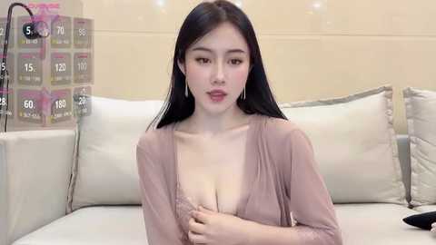 Media: ruoling_19 Stripchat 2024-10-18 18:52:00