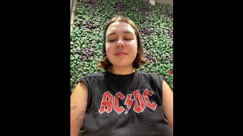 Media: suziemurray Stripchat 2024-10-18 07:34:00