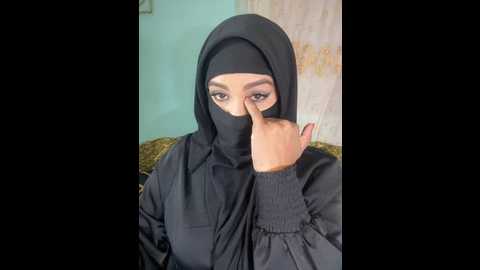 Media: zeynep_lahsen Stripchat 2024-10-18 13:26:00