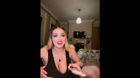 Media: alirawrz Stripchat 2024-10-19 19:38:00