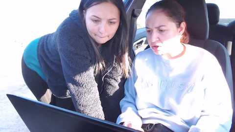 Media: amy__samy Stripchat 2024-10-19 13:42:00