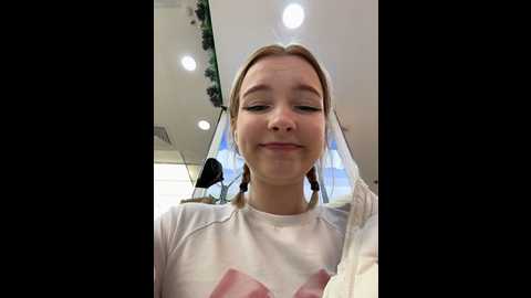 Media: baby_tiny Stripchat 2024-10-19 17:12:00