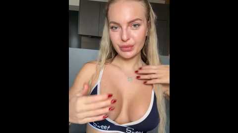 Media: chiaravixen Stripchat 2024-10-19 13:12:00
