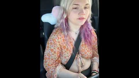 Media: cutiepiespanks Stripchat 2024-10-19 15:09:00