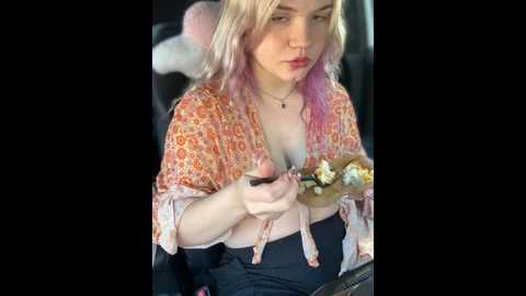 Media: cutiepiespanks Stripchat 2024-10-19 16:03:00