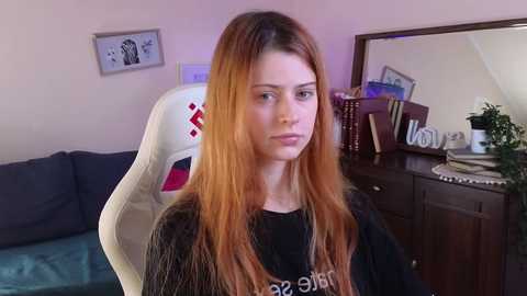 Media: doll_lesli Stripchat 2024-10-19 14:10:00