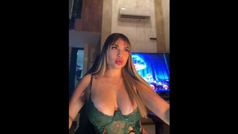 Media: hannabeckett Stripchat 2024-10-19 00:24:00