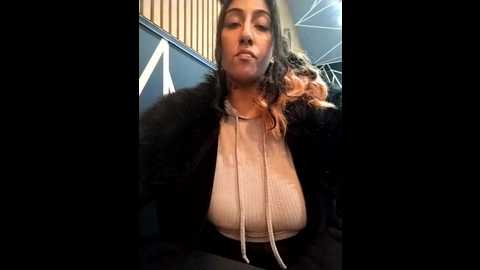 Media: hotasiansensation Stripchat 2024-10-19 19:15:00